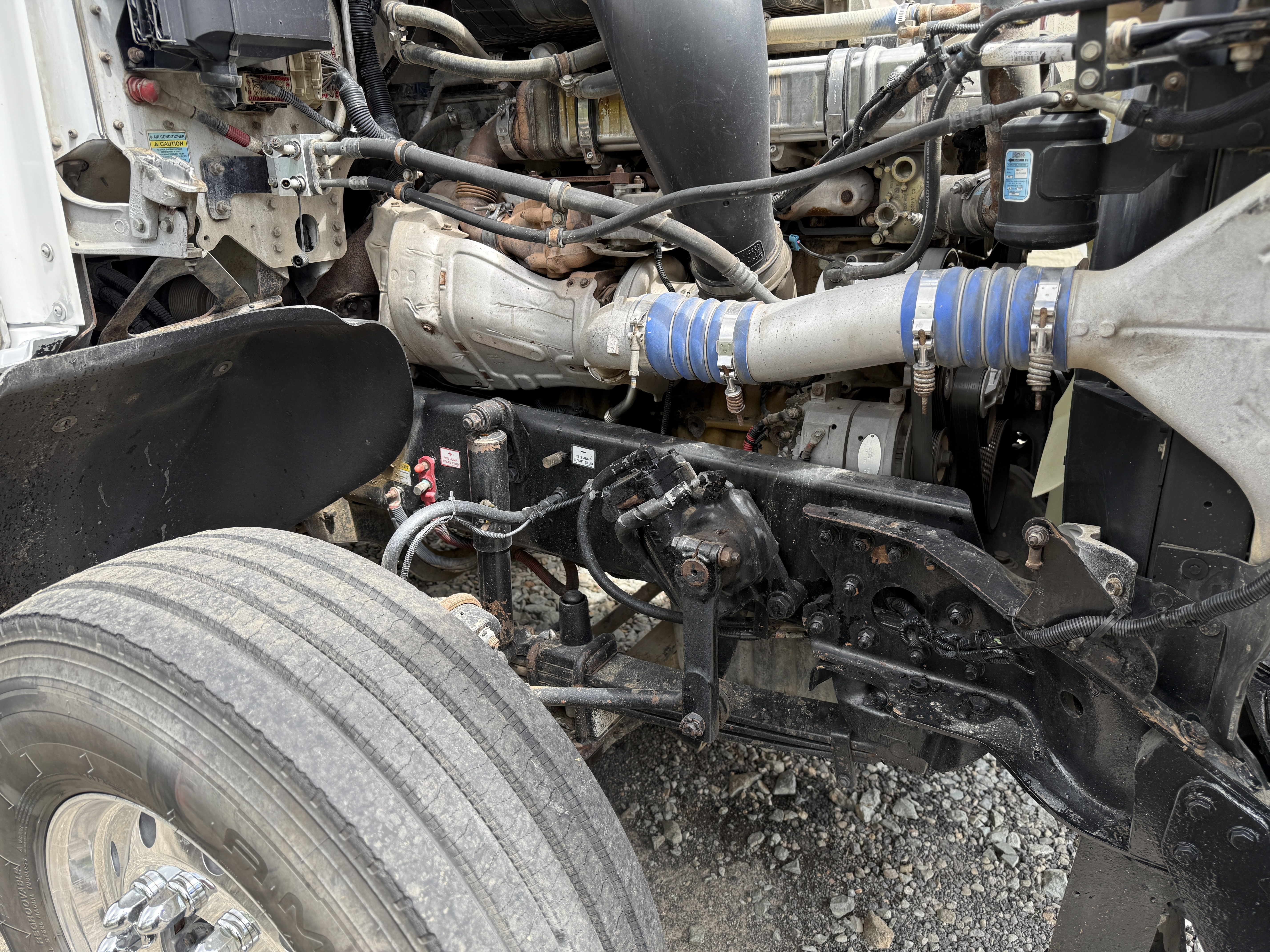 2012 FREIGHTLINER 122SD Super Tag - Image 10